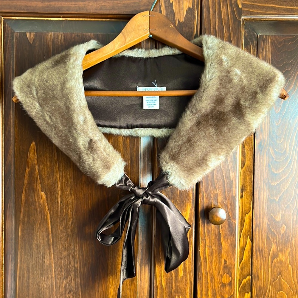 Tie on satin-fur collar